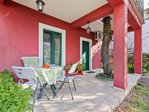 Simplistic Apartment In Petr?ane With Terrace