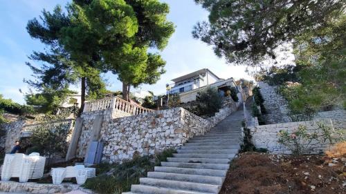 Inviting 3-bed Apartment In Okrug Donji Beachfront