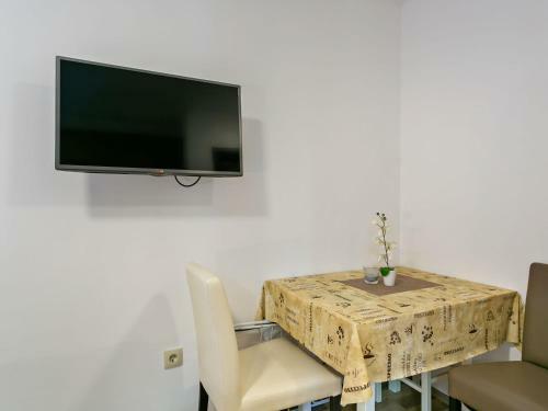 Poised Apartment In Drvenik With Balcony