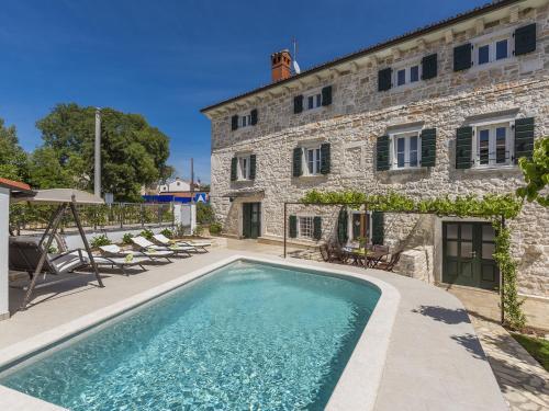 Villa Stone House With Private Pool For 10 People, Near Porec