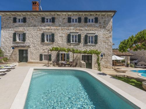 Villa Stone House With Private Pool For 10 People, Near Porec