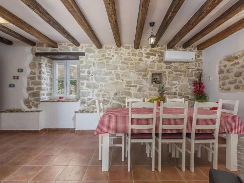 Villa Stone House With Private Pool For 10 People, Near Porec