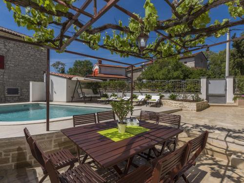 Villa Stone House With Private Pool For 10 People, Near Porec