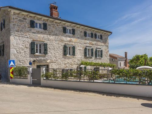 Villa Stone House With Private Pool For 10 People, Near Porec