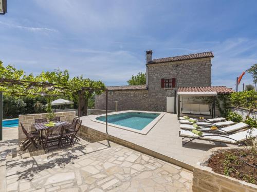 Villa Stone House With Private Pool For 10 People, Near Porec