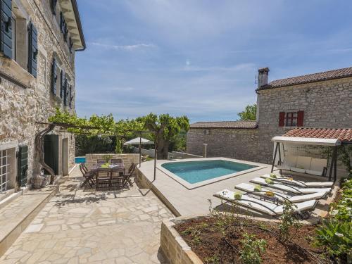 Villa Stone House With Private Pool For 10 People, Near Porec