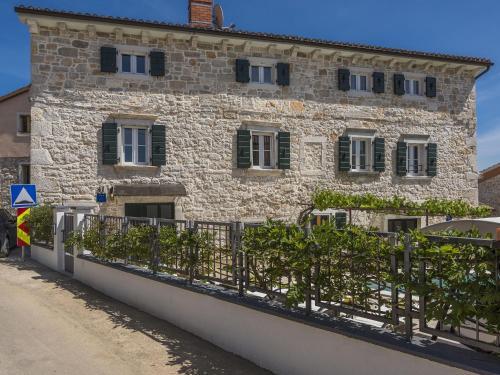 Villa Stone House With Private Pool For 10 People, Near Porec