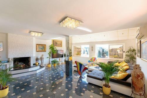 Hostal Heavenly Holiday Home