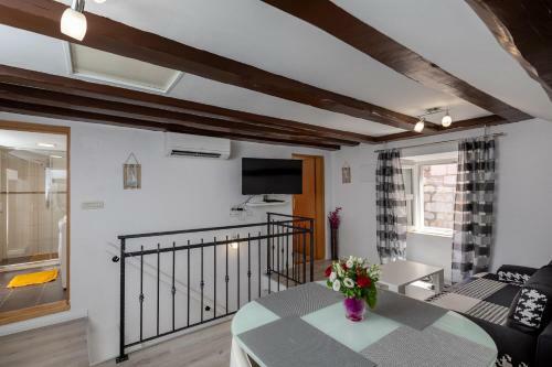 Apartamentos Old Town Charming Nest