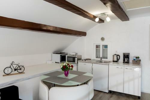 Apartamentos Old Town Charming Nest