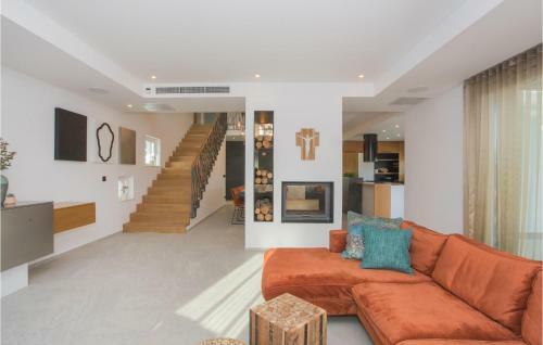 Awesome Home In Dubrava With Jacuzzi, Wifi And Heated Swimming Pool