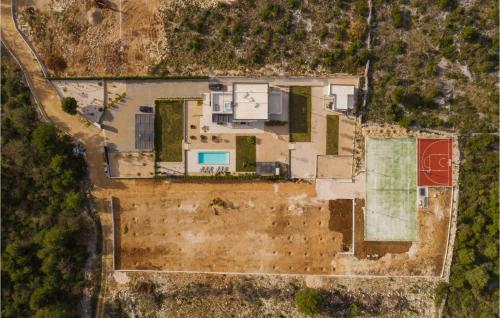 Awesome Home In Dubrava With Jacuzzi, Wifi And Heated Swimming Pool