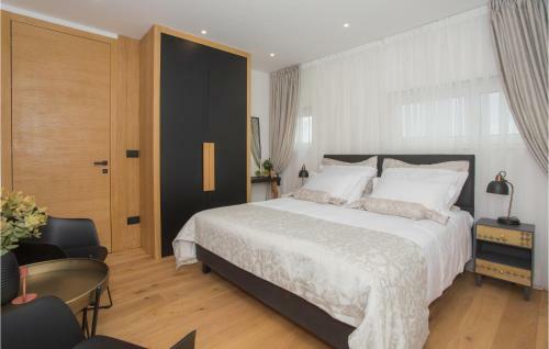 Awesome Home In Dubrava With Jacuzzi, Wifi And Heated Swimming Pool