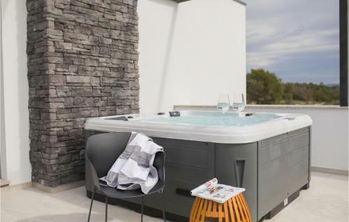 Awesome Home In Dubrava With Jacuzzi, Wifi And Heated Swimming Pool