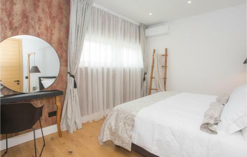 Awesome Home In Dubrava With Jacuzzi, Wifi And Heated Swimming Pool