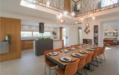 Awesome Home In Dubrava With Jacuzzi, Wifi And Heated Swimming Pool