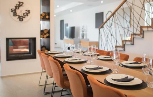 Awesome Home In Dubrava With Jacuzzi, Wifi And Heated Swimming Pool