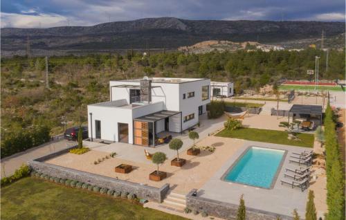 Awesome Home In Dubrava With Jacuzzi, Wifi And Heated Swimming Pool