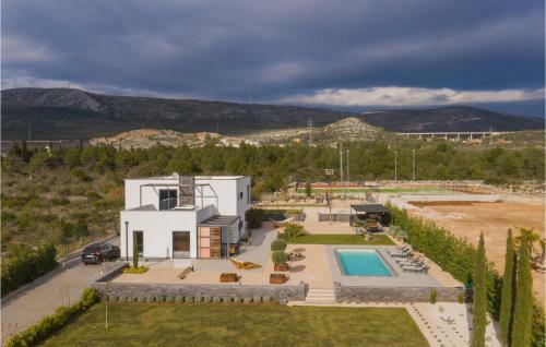 Awesome Home In Dubrava With Jacuzzi, Wifi And Heated Swimming Pool