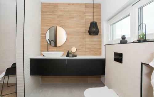 Awesome Home In Dubrava With Jacuzzi, Wifi And Heated Swimming Pool