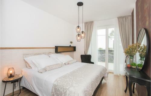 Awesome Home In Dubrava With Jacuzzi, Wifi And Heated Swimming Pool