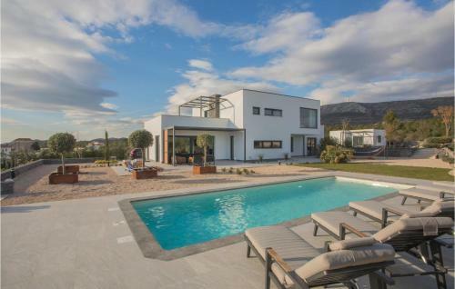Awesome Home In Dubrava With Jacuzzi, Wifi And Heated Swimming Pool