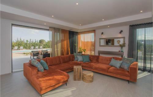 Awesome Home In Dubrava With Jacuzzi, Wifi And Heated Swimming Pool