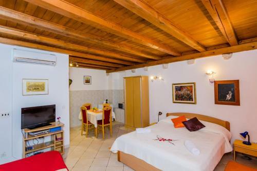 11 Stars Apartments
