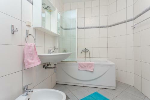 Hostal Burum Apartments