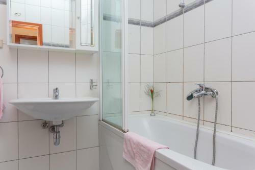 Hostal Burum Apartments