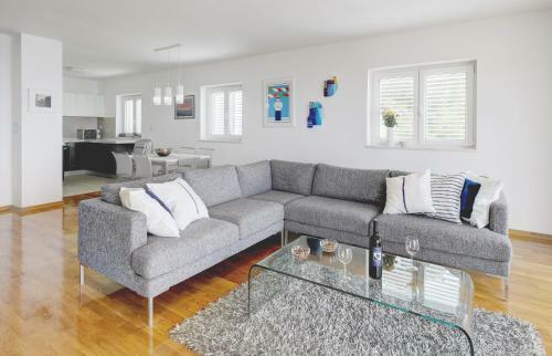 Apartment 330