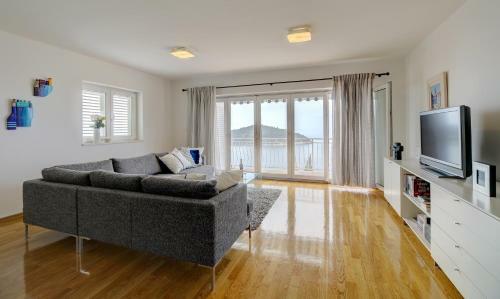 Apartment 330