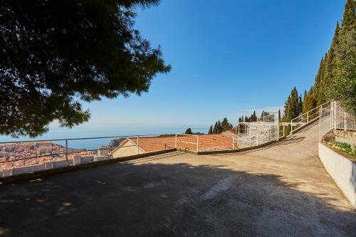 Hostal Guest House Medzalin