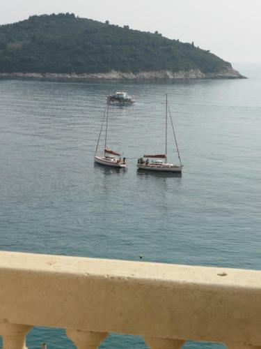 Luxury Beachfront Apartment Banje