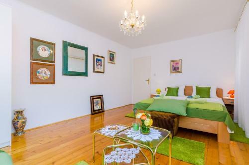 Apartamentos Old Town Green Oasis