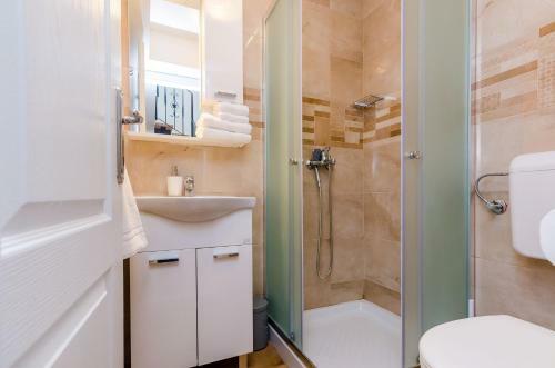 Hostal Rooms Baza
