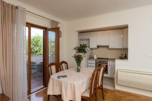 Apartment Mart
