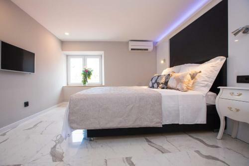 Hostal Soleil Luxury Rooms Old Town