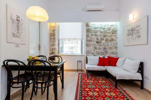 Midtown Apartments