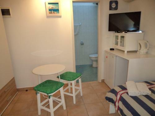 Hostal Apt-rooms Andri - 100m From Sea