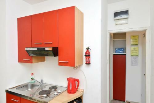 Hostal Apt-rooms Andri - 100m From Sea
