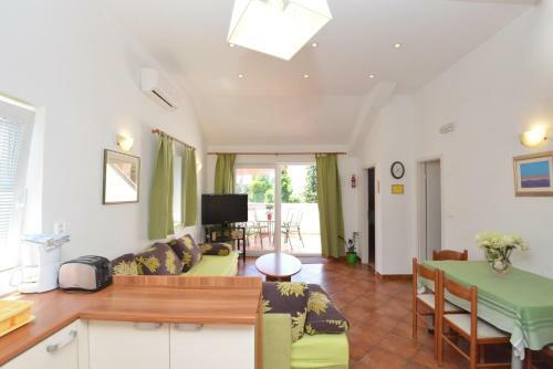 Hostal Apt-rooms Andri - 100m From Sea
