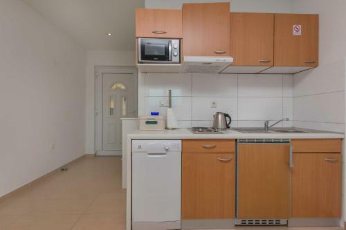 Apartments Road Star
