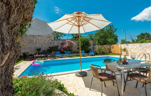 Four-bedroom Holiday Home In Fabci