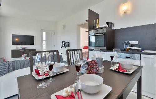 Three-bedroom Holiday Home In Durdevac