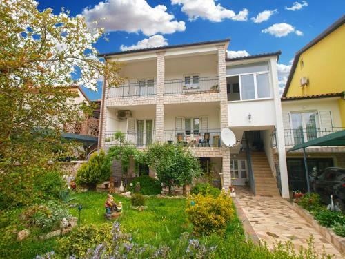Apartments Valbandon 28