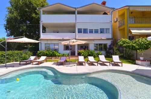 Apartments Valbandon With Pool 31