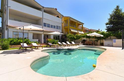 Apartments Valbandon With Pool 31