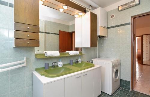 Apartments Valbandon 38