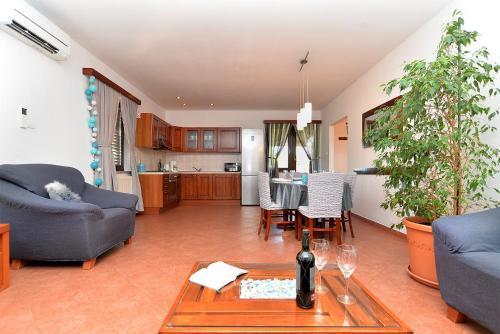 Apartment Emil 1933